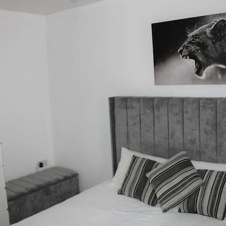 Lovely Modern Apartment Close To Town Centre Lexden エクステリア 写真