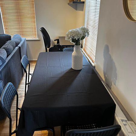 Lovely Modern Apartment Close To Town Centre Lexden エクステリア 写真