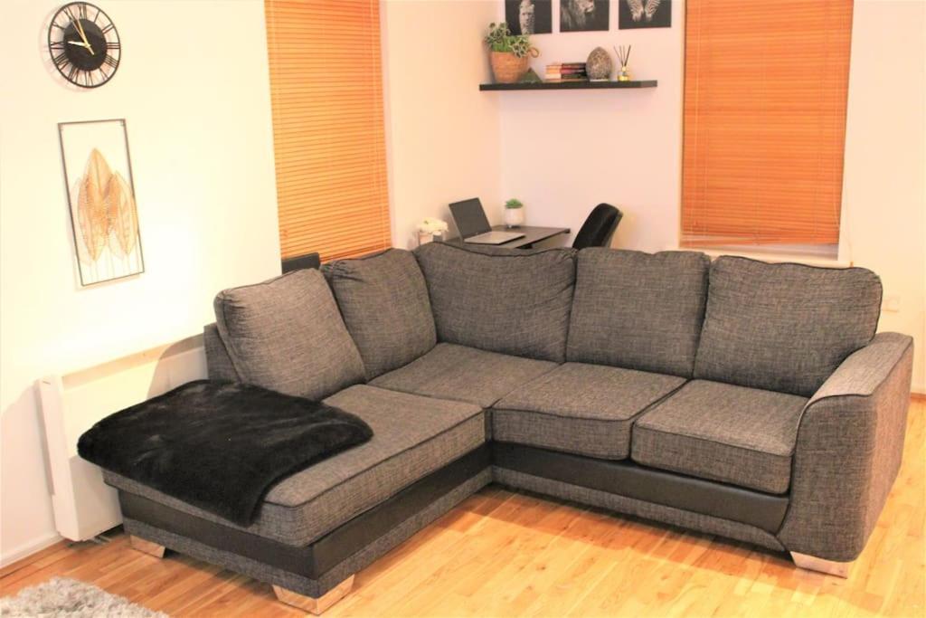 Lovely Modern Apartment Close To Town Centre Lexden エクステリア 写真