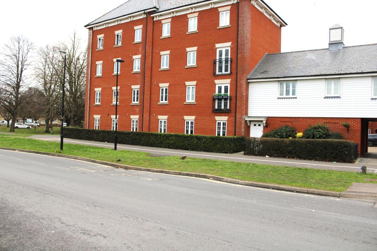 Lovely Modern Apartment Close To Town Centre Lexden エクステリア 写真